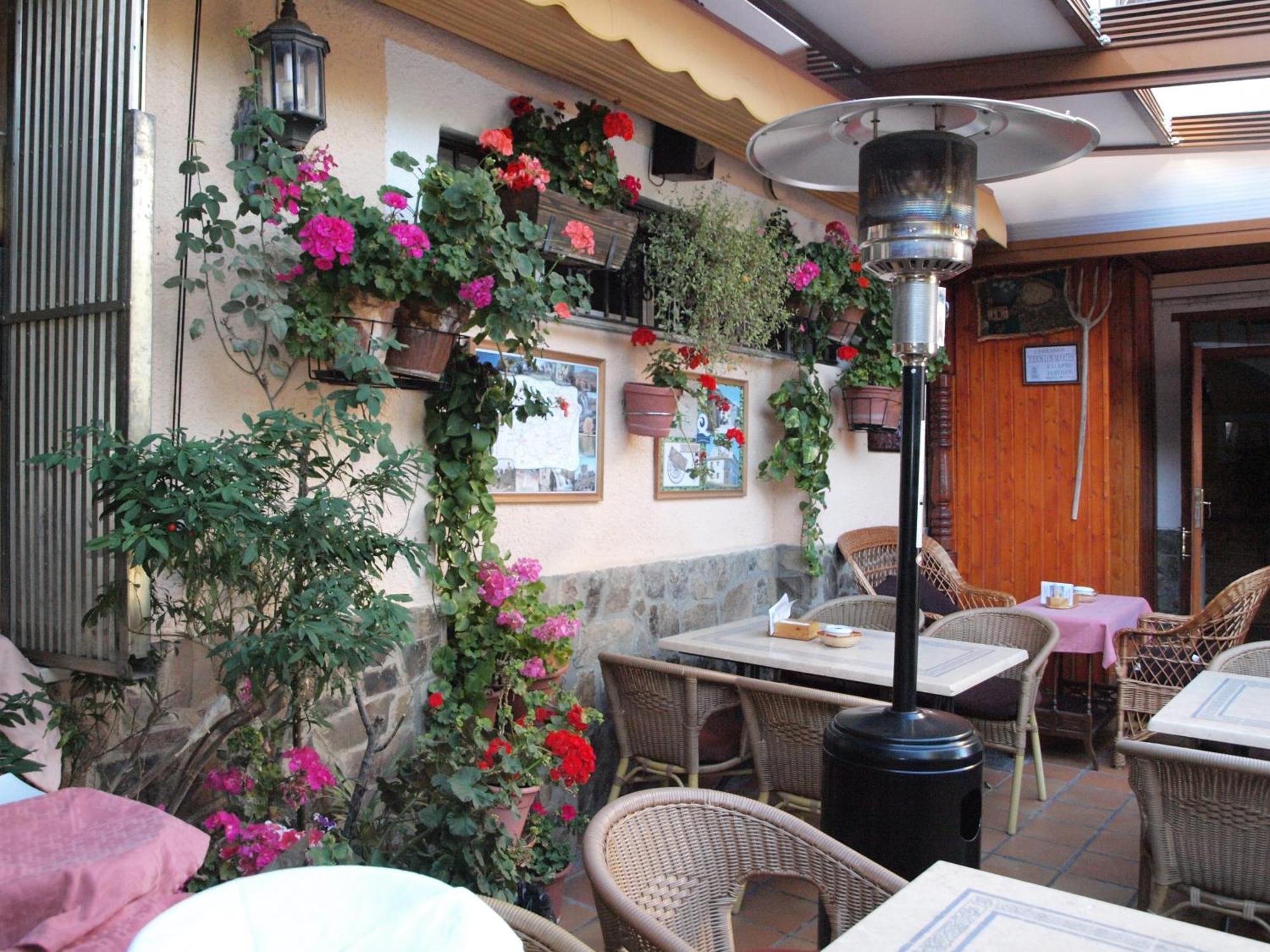 Hostal Restaurante La Muralla Canete  المظهر الخارجي الصورة