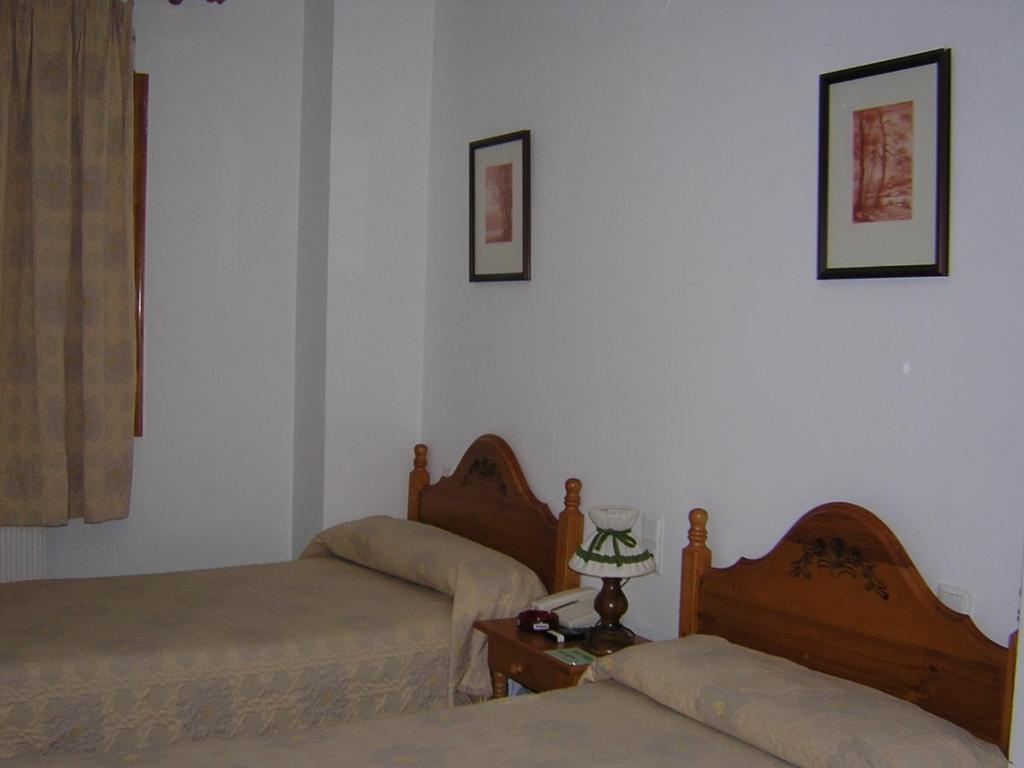 Hostal Restaurante La Muralla Canete  المظهر الخارجي الصورة