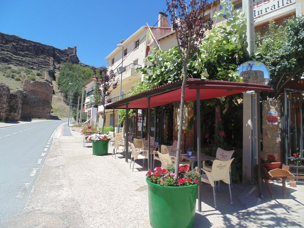 Hostal Restaurante La Muralla Canete  المظهر الخارجي الصورة
