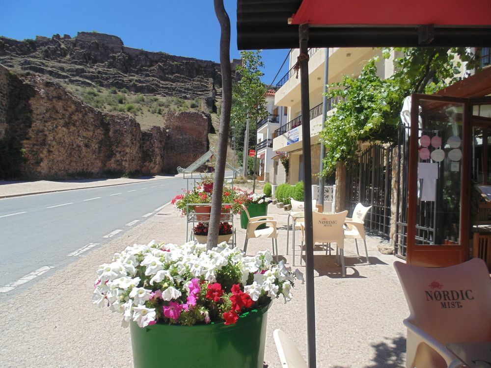 Hostal Restaurante La Muralla Canete  المظهر الخارجي الصورة